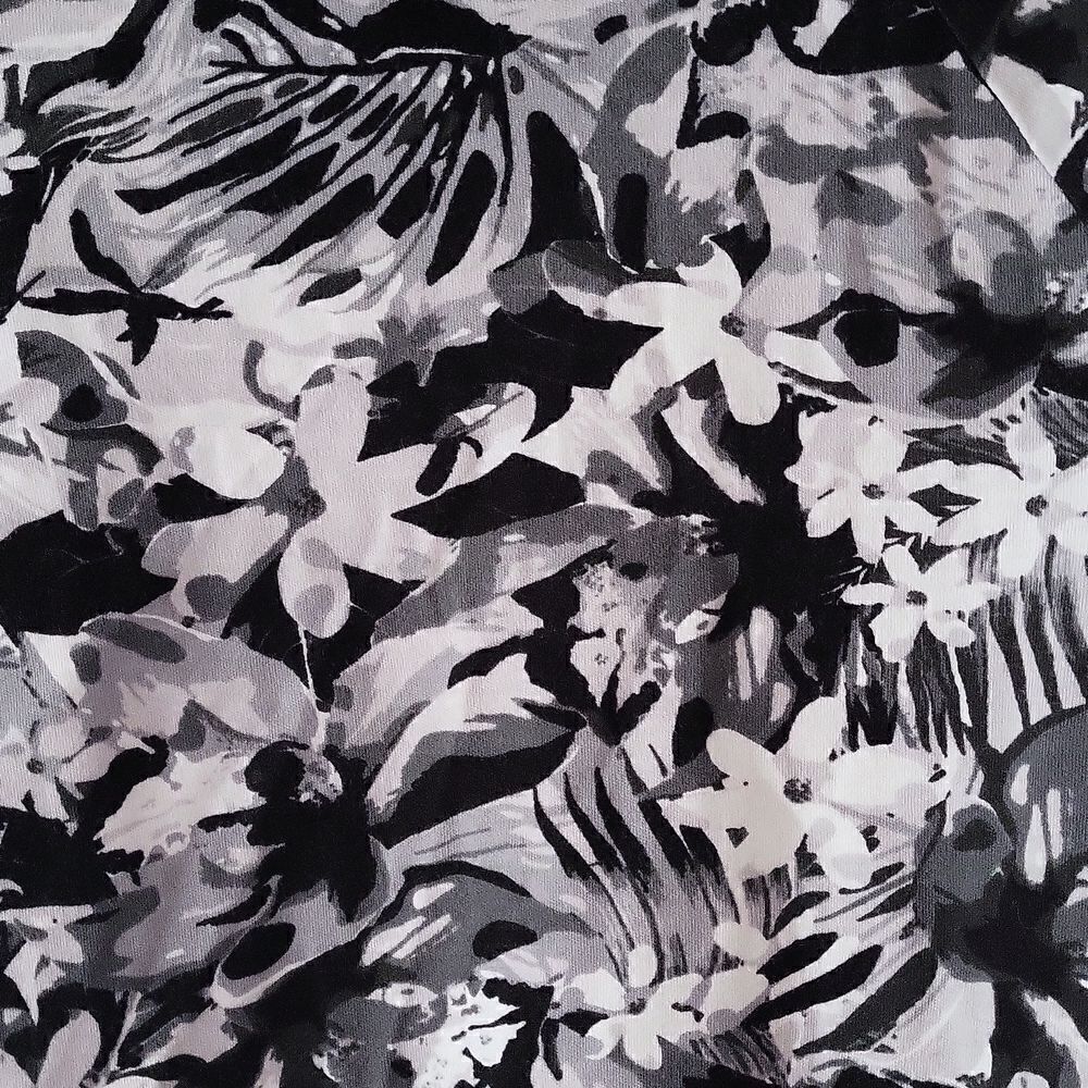 Jones New York Black and‎ White Tropical Print Long Sleeved Blouse Size Small - Picture 4 of 6